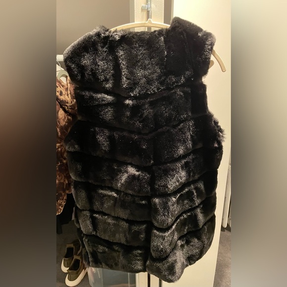 Faux fur black long vest NWOT one size - Picture 2 of 7
